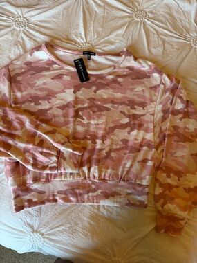NWT- Tart brand Pink & white Camo Crewneck CROP lounge wear/top/Sweatshirt. MED